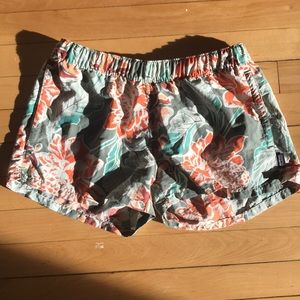 Patagonia Barely Baggies SZ. Small Tropical Shorts